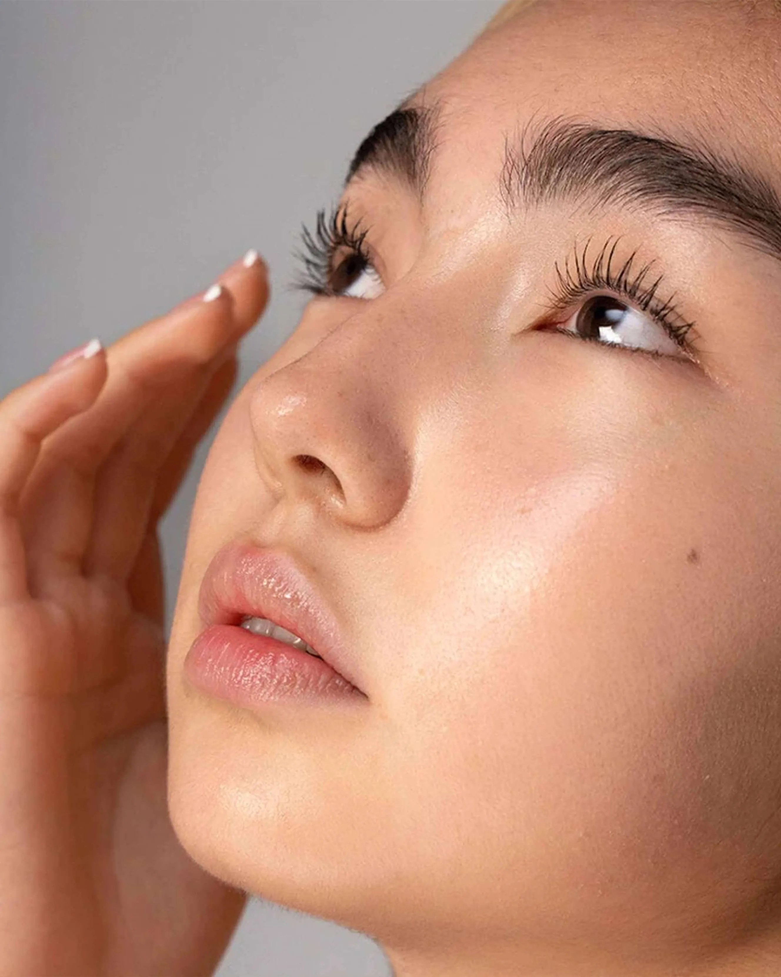 Straight Up™ Volumizing Peptide Mascara